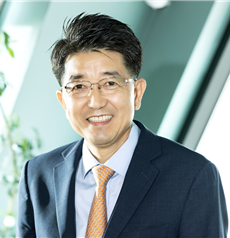 IBS Director HYEON Taeghwan Receives the International Alumni Award from the University of Illinois
